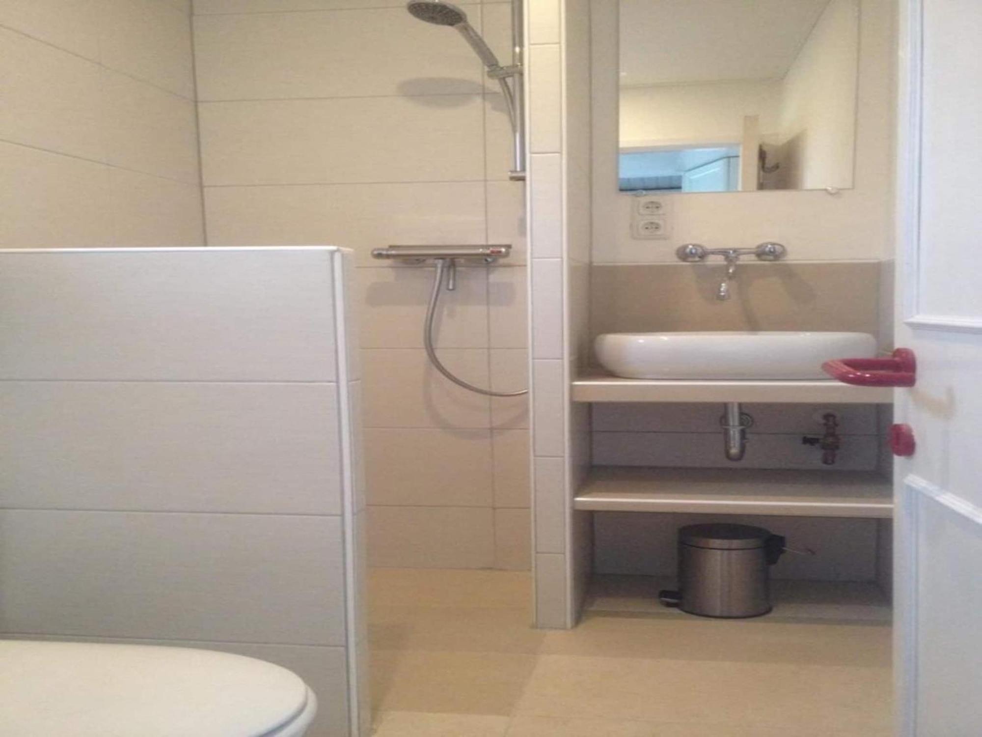 Vakantiehuis Attractive With Garden Hoofdplaat